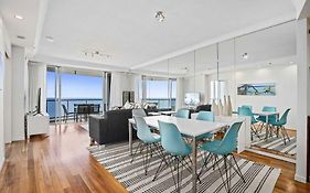 Chevron Renaissance - Hr Surfers Paradise